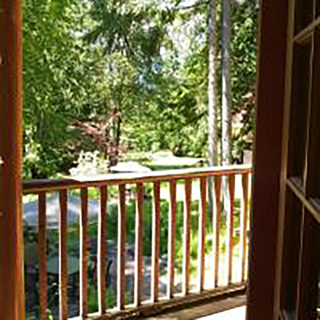 Отель Wedgwood Manor And Glamping Retreat Crawford Bay Экстерьер фото